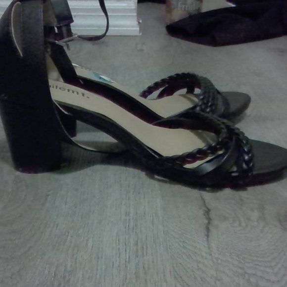 Whitmt Heels (White mountain) - Picture 1 of 4